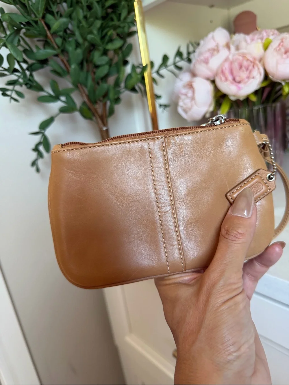 Coach beautiful Tan Leather Wristlet Clutch
